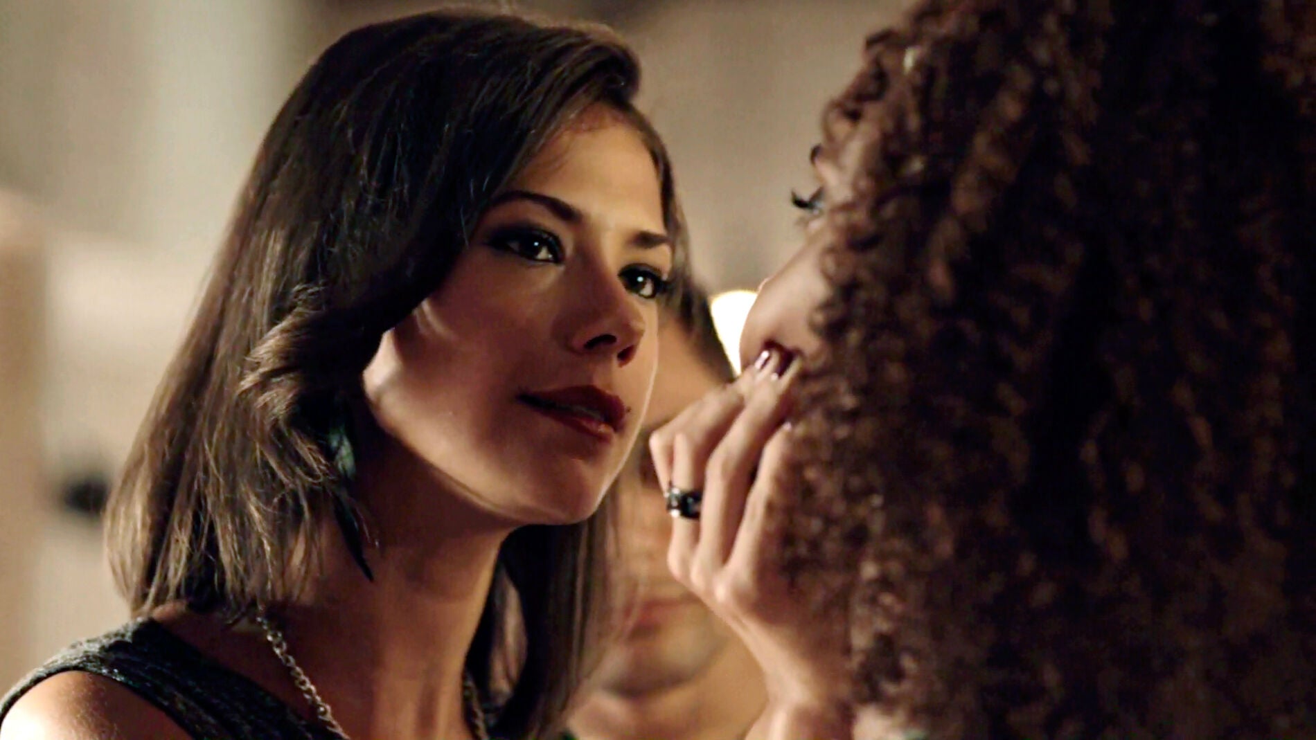 Pilar amenaza a Fara