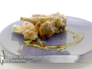 Jarrete de cordero con pan de tomate y berenjena