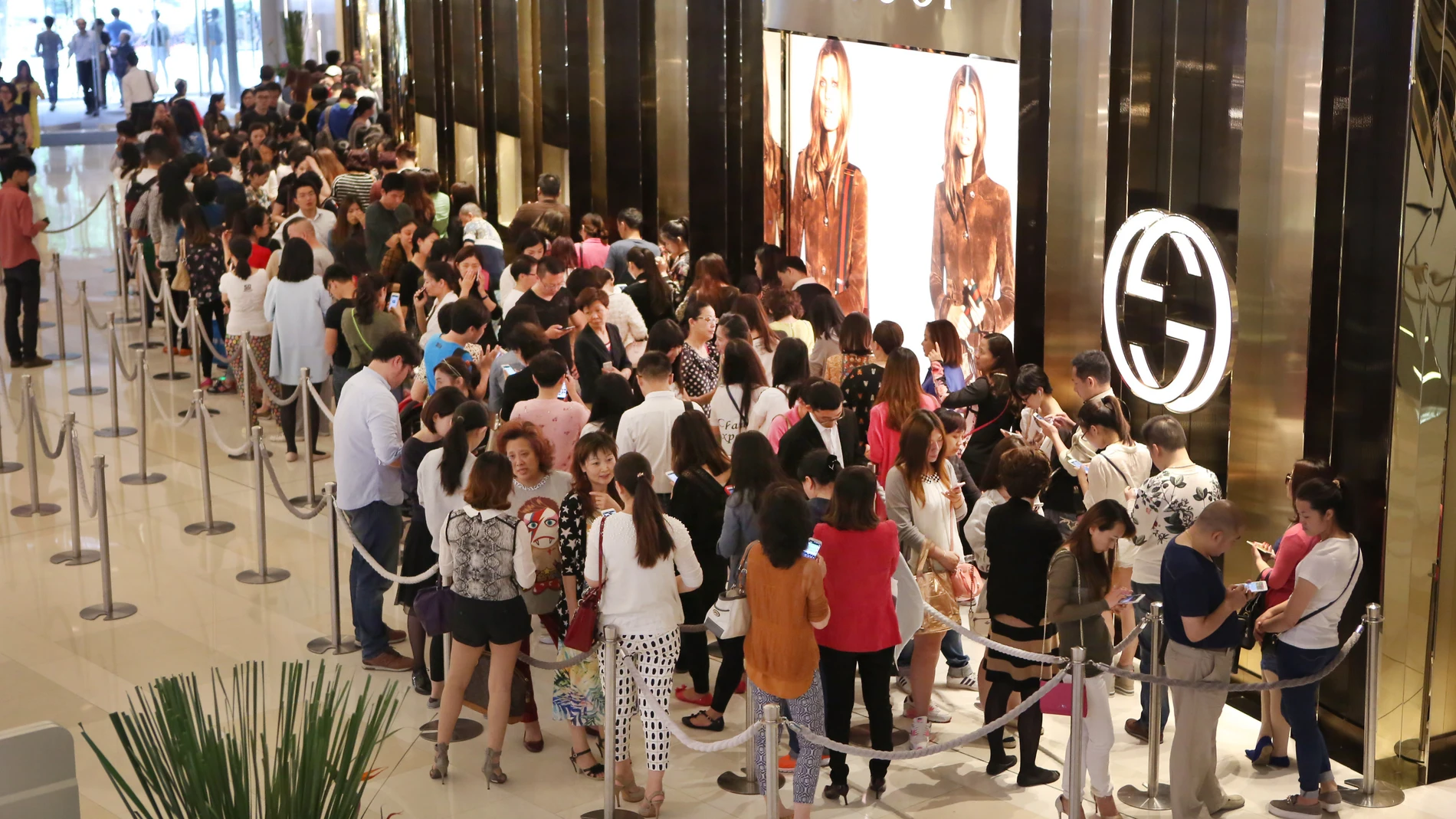 Colas para poder comprar en las tiendas en China Colas para poder comprar en las tiendas en China