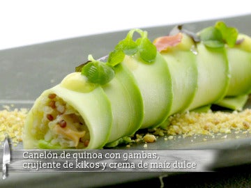 Canelón de quinoa con gambas, crujiente de kikos y crema de maíz dulce