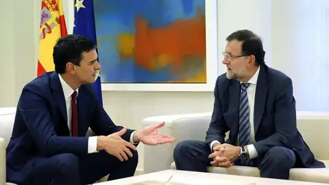 Mariano Rajoy conversa con Pedro Sánchez en la Moncloa Mariano Rajoy conversa con Pedro Sánchez en la Moncloa