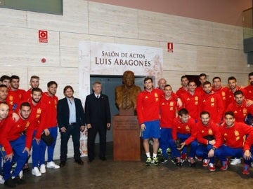 El busto de Luis Aragonés, en la ciudad deportiva de Las Rozas