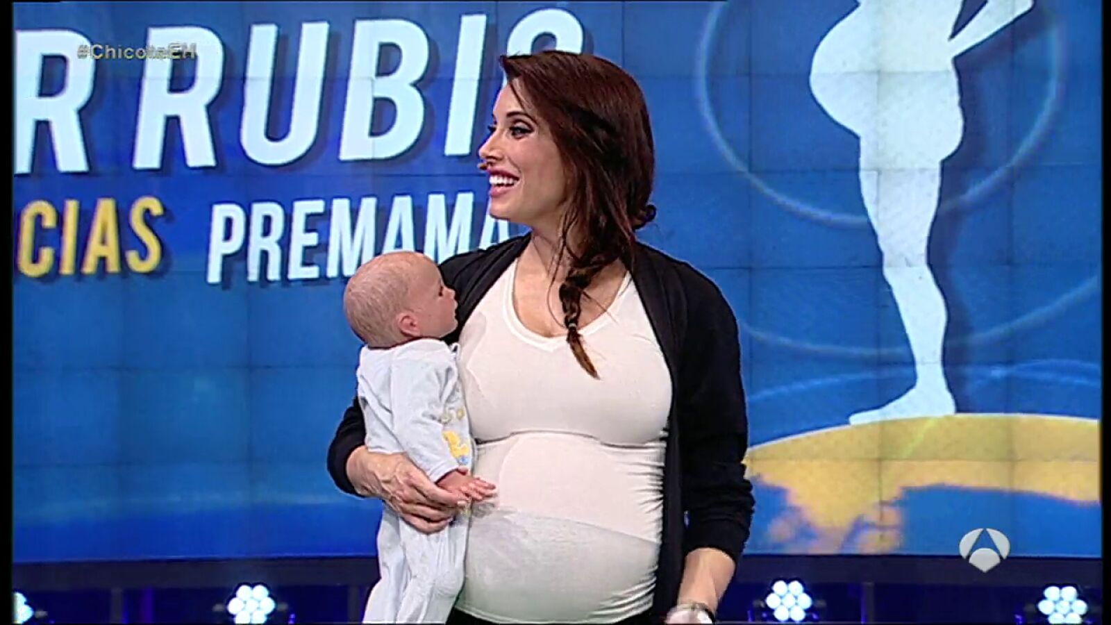 Pilar Rubio nos enseña a hacer yoga con nuestro bebé