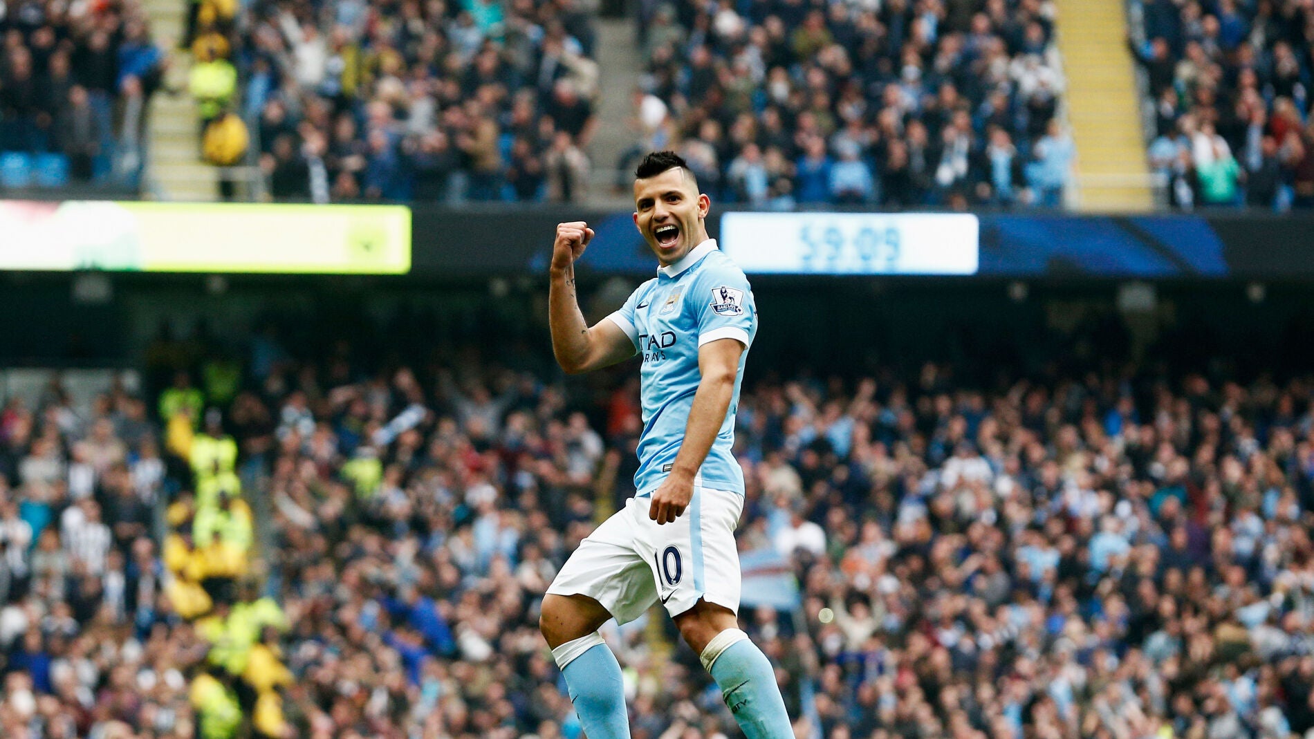 Ag&uuml;ero celebrando un gol