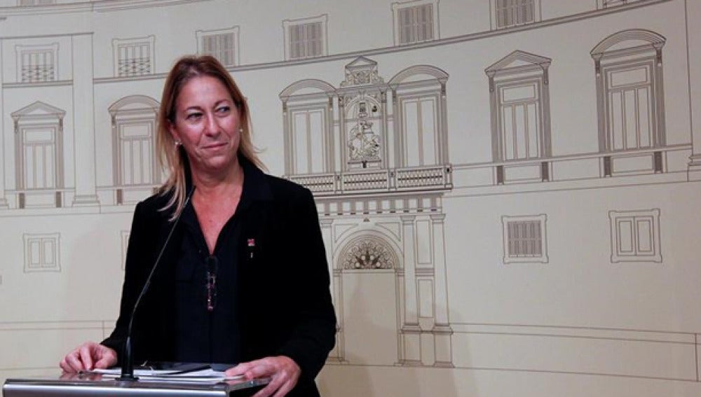 Neus Munté ante los medios de comunicación