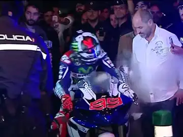 Jorge Lorenzo se quema la pierna en Mallorca Jorge Lorenzo se quema la pierna en Mallorca