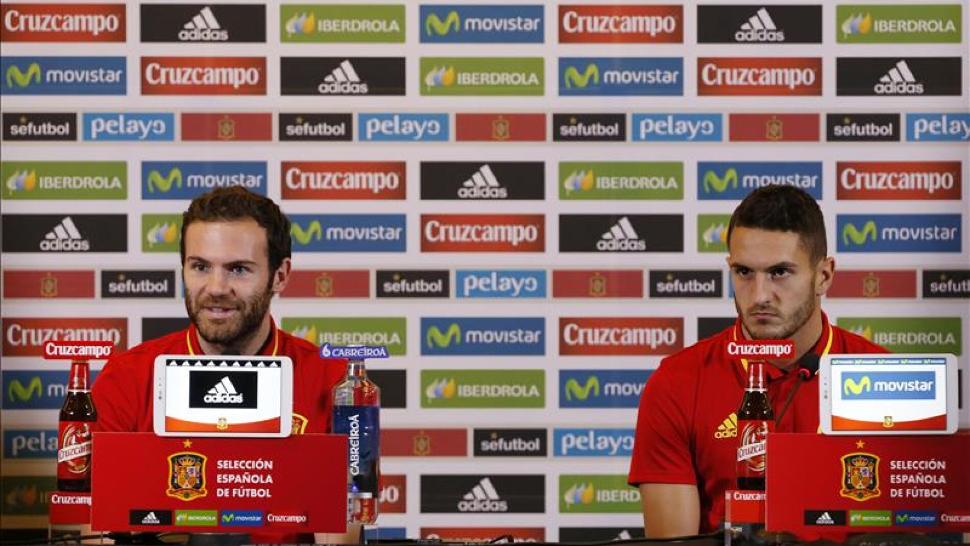Mata y Koke durante la rueda de prensa con la Selecci&oacute;n