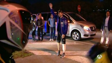 Lorenzo se quema la pierna izquierda en la celebración del Mundial
