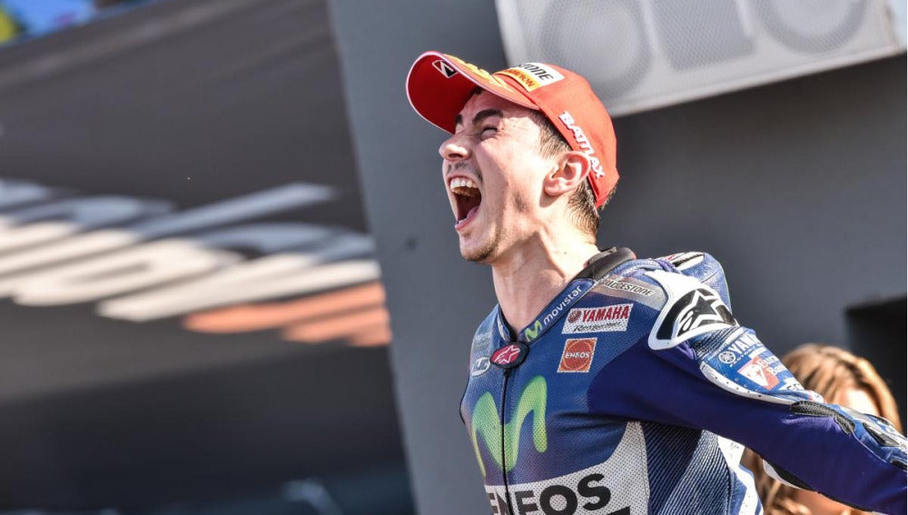 Jorge Lorenzo celebra la victoria y el Mundial en Valencia