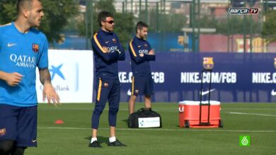 Messi se entrena con el grupo y apura para llegar al Clásico