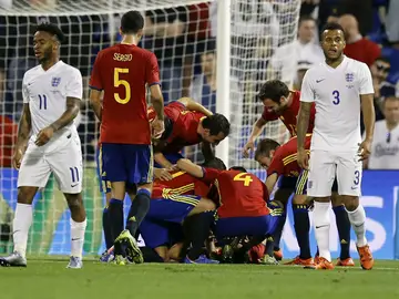Los jugadores celebran el golazo de Mario Los jugadores celebran el golazo de Mario