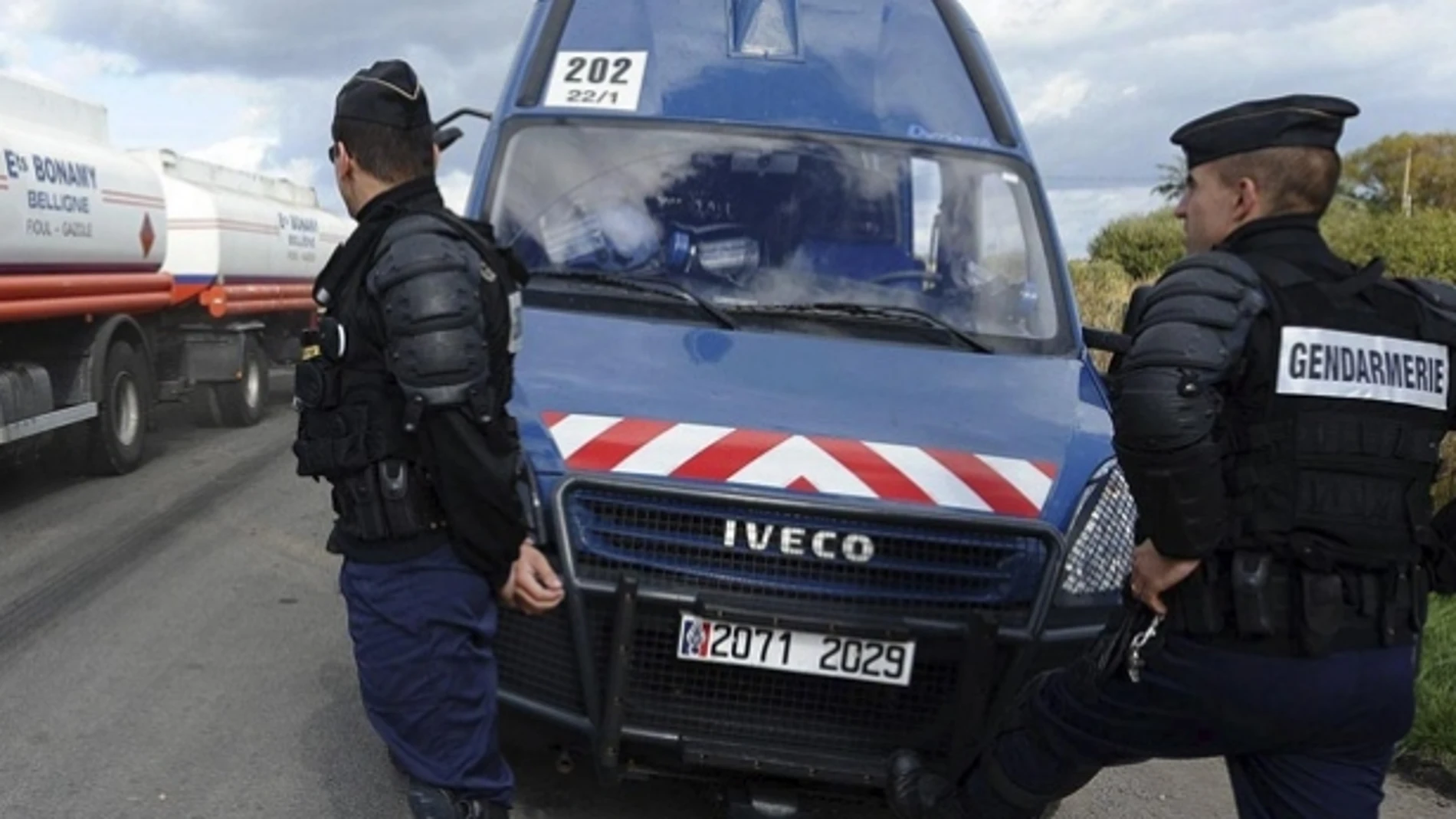 Varios gendarmes franceses Varios gendarmes franceses