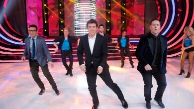 El jurado cumple su promesa y baila la cabecera del programa junto a los bailarines