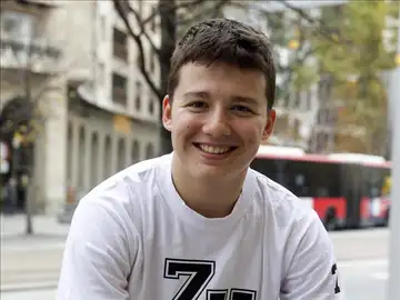 Óscar, joven transexual que jugará en la liga masculina de fútbol americano Óscar, joven transexual que jugará en la liga masculina de fútbol americano