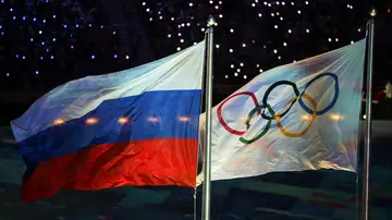 Las banderas de Rusia y de los JJOO, a la par Las banderas de Rusia y de los JJOO, a la par
