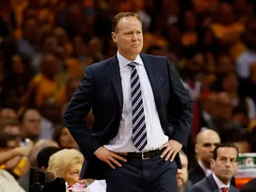 Mike Budenholzer, durante un partido con los Atlanta Hawks Mike Budenholzer, durante un partido con los Atlanta Hawks