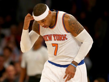 Carmelo Anthony celebra un triple durante un partido con los New York Knicks