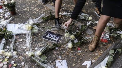 Un terrorista de los atentados de París en 2015 continúa libre y sin identificar