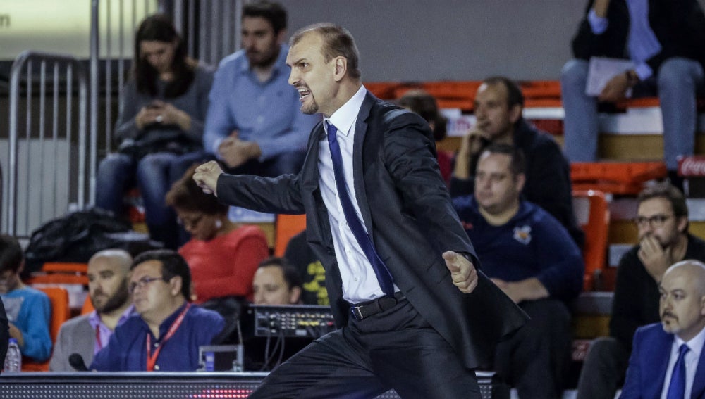 Zan Tabak, durante un partido