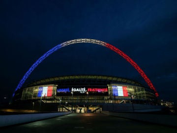 El estadio de Wembley, iluminado con los colores de Francia