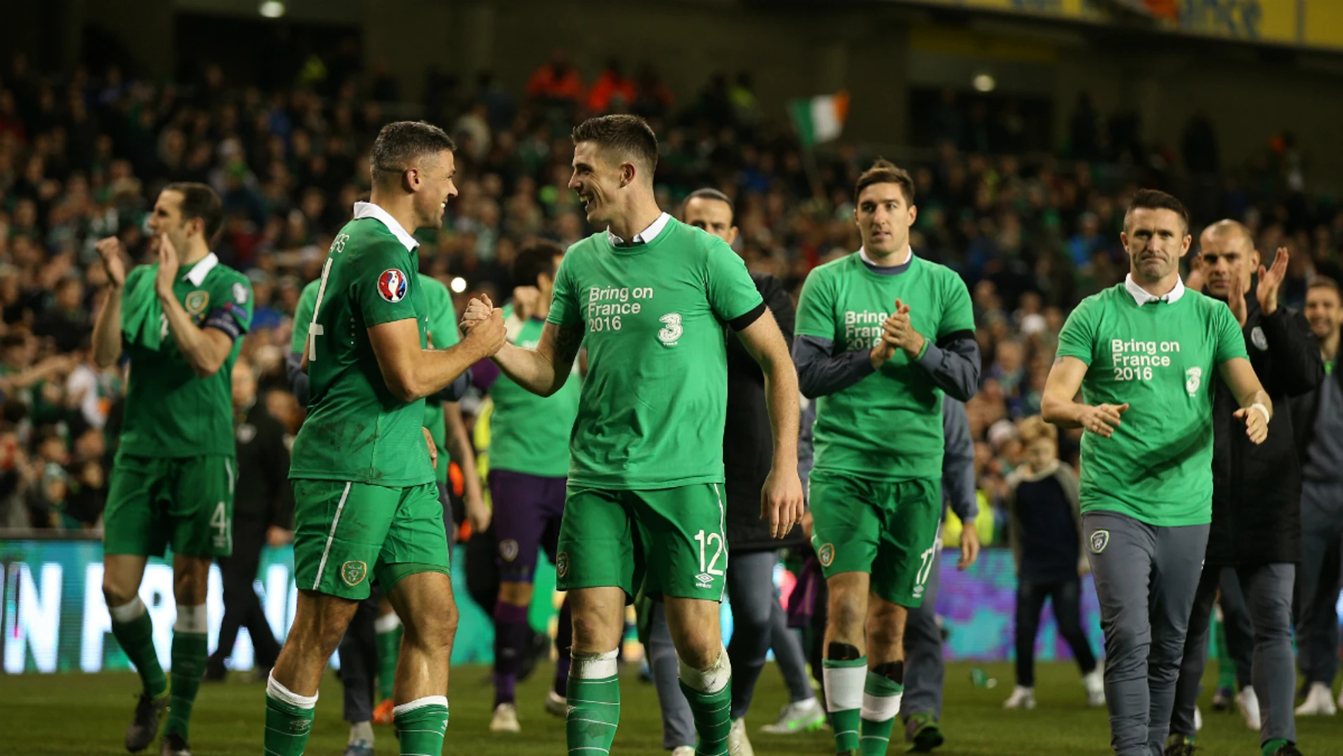 Los irlandeses celebrando su clasificación Los irlandeses celebrando su clasificación