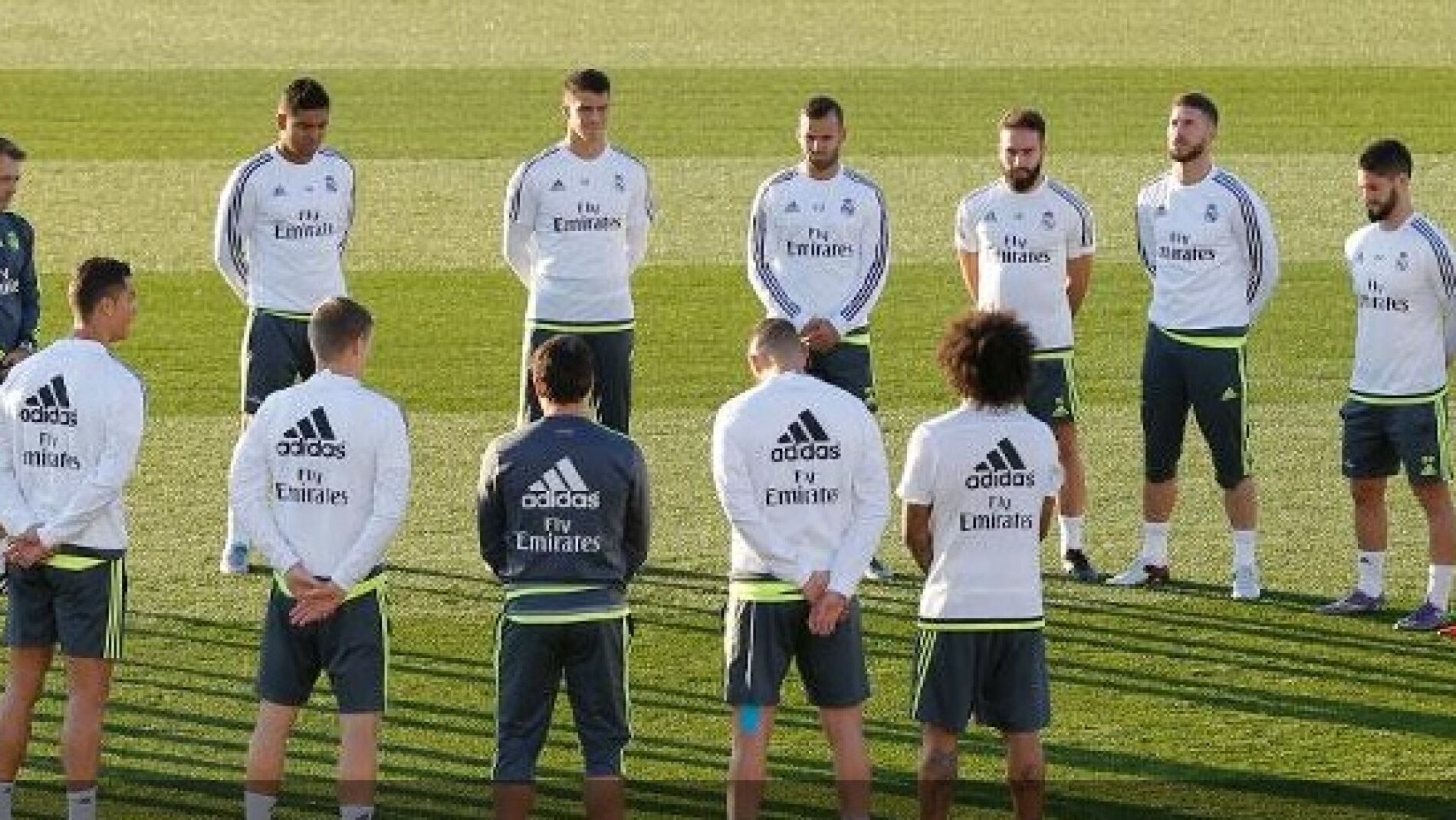 Minuto de silencio en Valdebebas por los atentados de Par&iacute;s