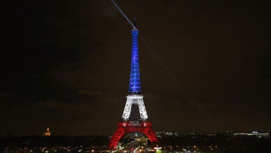 La torre Eiffel estará iluminada con los colores de Francia en homenaje a las víctimas del atentado