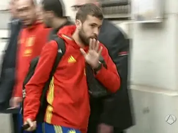 Jordi Alba, llegando al hotel de concentración Jordi Alba, llegando al hotel de concentración