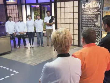Los concursantes se enfrentan a una inusual despensa con un presupuesto muy limitado Los concursantes se enfrentan a una inusual despensa con un presupuesto muy limitado