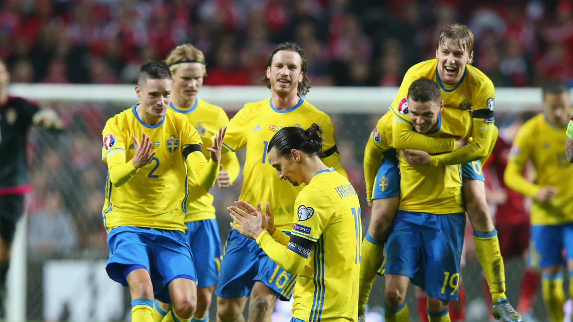 Suecia celebra el gol de Ibrahimovic Suecia celebra el gol de Ibrahimovic