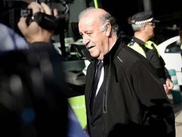 Vicente del Bosque, llegando al aeropuerto Adolfo Suárez - Madrid Barajas