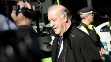 Vicente del Bosque, llegando al aeropuerto Adolfo Suárez - Madrid Barajas