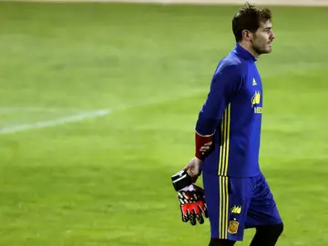 Iker Casillas, pensativo durante un entrenamiento Iker Casillas, pensativo durante un entrenamiento