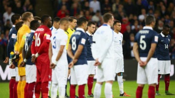 Minuto de silencio en el Inglattera-Francia en Wembley