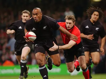 Jonah Lomu, durante un encuentro con los 'All Blacks' Jonah Lomu, durante un encuentro con los 'All Blacks'