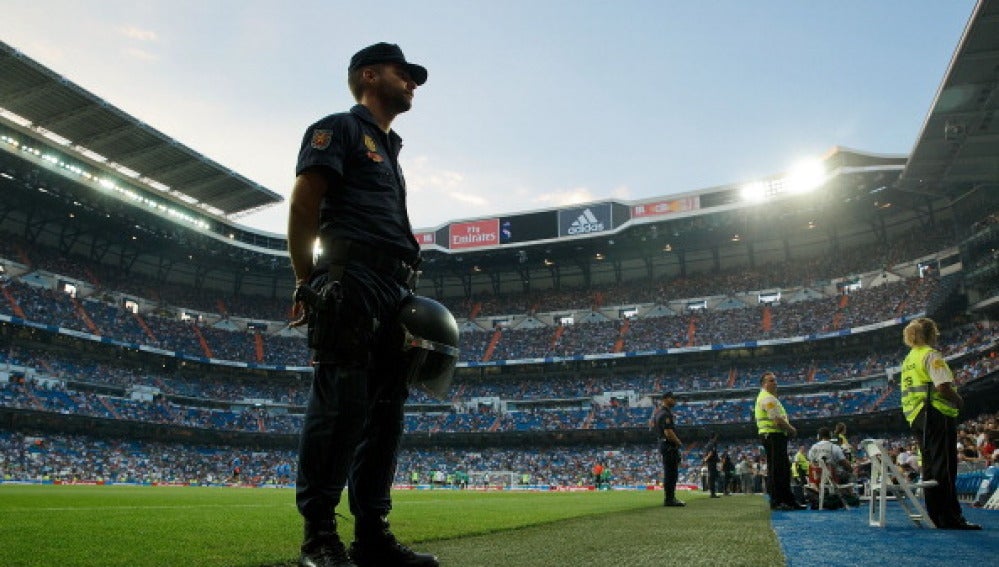 Policía Santiago Bernabéu