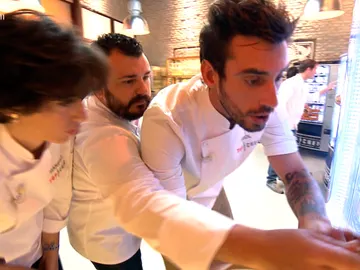 Oriol pone de los nervios a sus compañeros en la prueba de fuego Oriol pone de los nervios a sus compañeros en la prueba de fuego