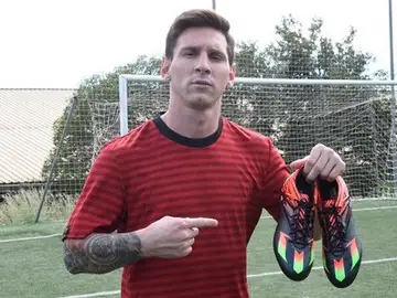 Leo Messi, con sus nuevas zapatillas Leo Messi, con sus nuevas zapatillas