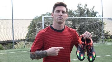Leo Messi, con sus nuevas zapatillas