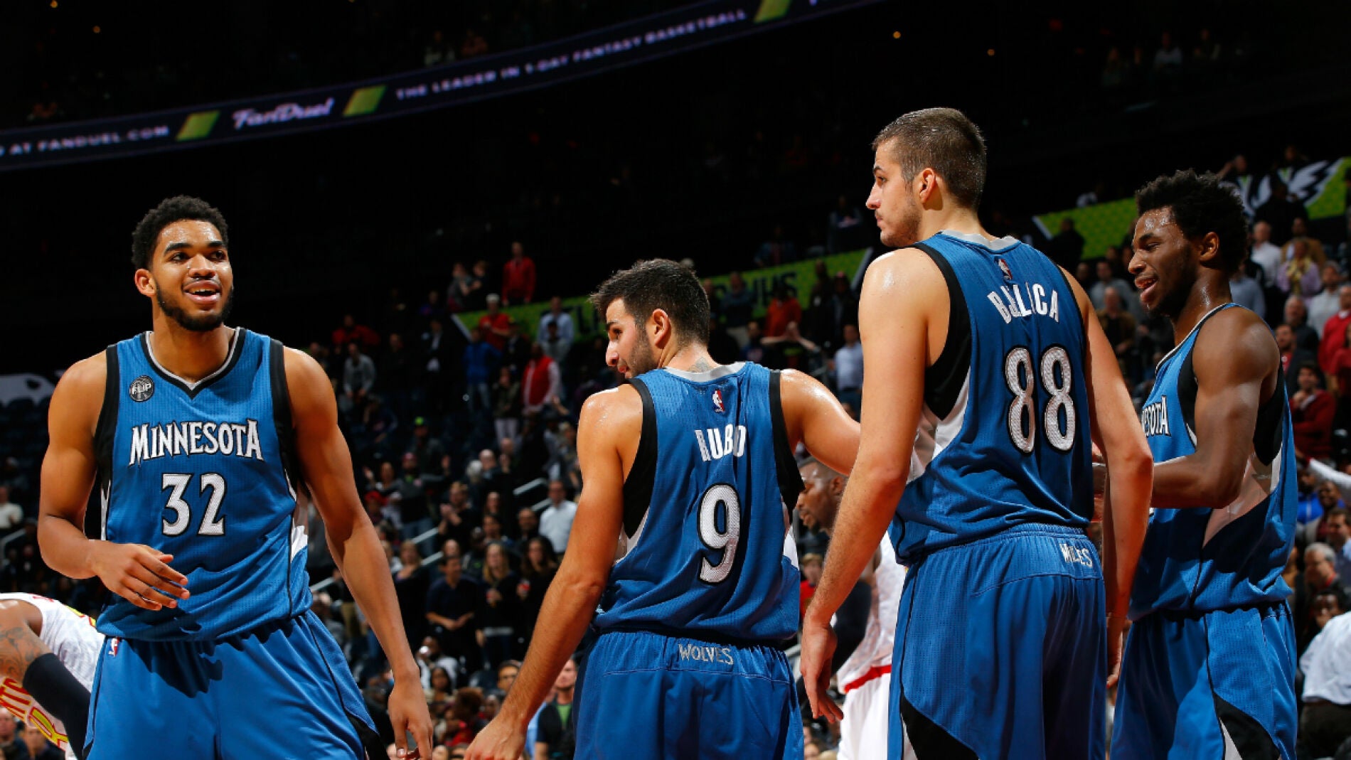 Towns, Ricky, Bjelica y Wiggins, durante un partido