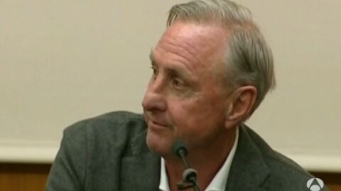 Johan Cruyff comparece ante los medios