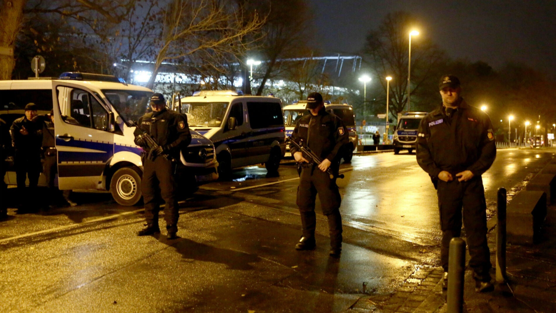 La Polic&iacute;a vigila las inmediaciones del estadio del Hannover