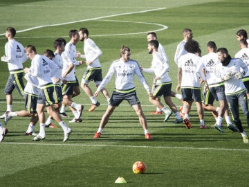 Los jugadores del Real Madrid, durante el entrenamiento