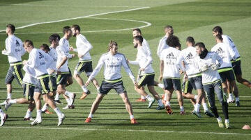 Los jugadores del Real Madrid, durante el entrenamiento