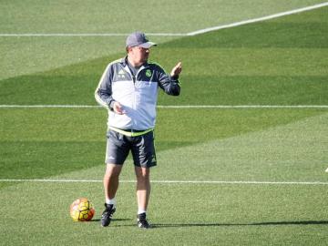 Rafa Benítez durante el entrenamiento matinal del Real Madrid