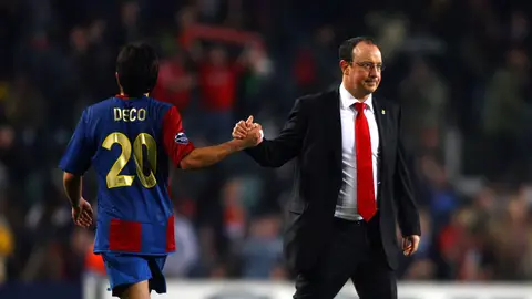 Rafa Benítez saluda a Deco, en un partido frente al Barcelona Rafa Benítez saluda a Deco, en un partido frente al Barcelona