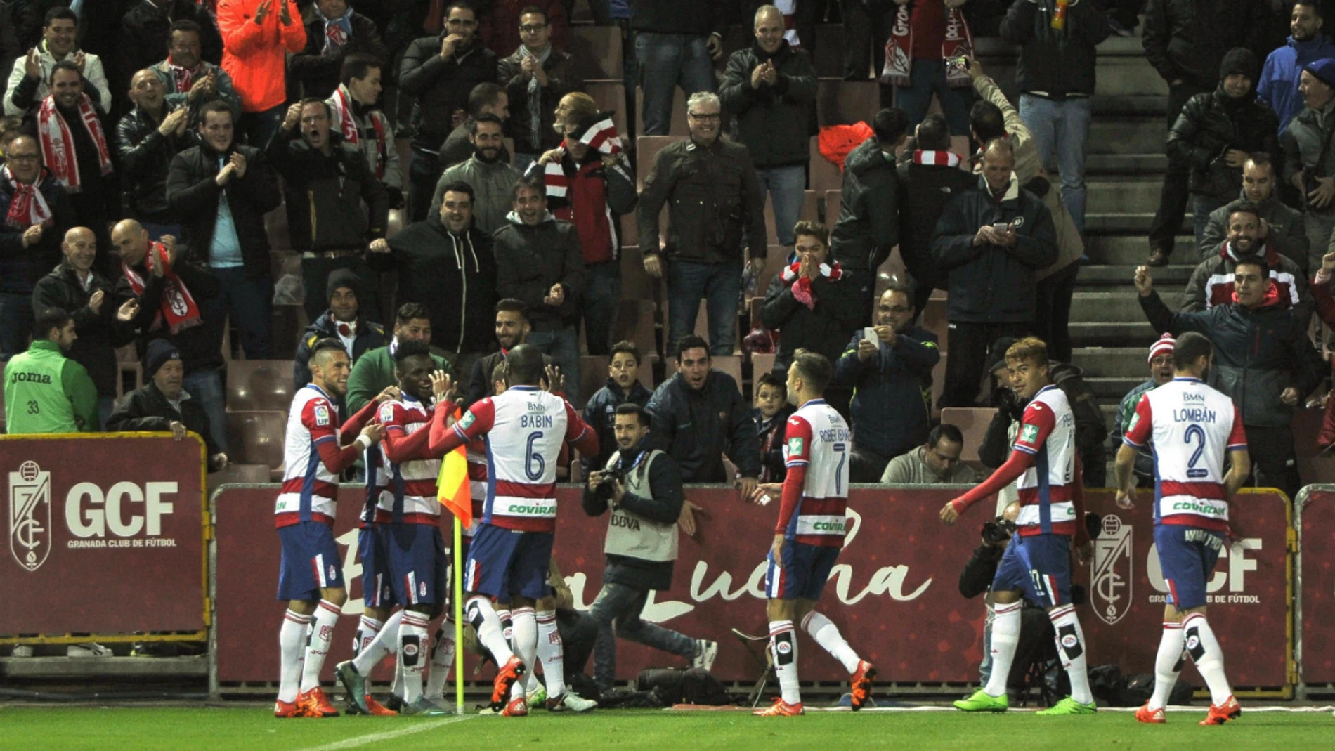 Los jugadores del Granada celebran el gol de Success contra el Athletic Los jugadores del Granada celebran el gol de Success contra el Athletic
