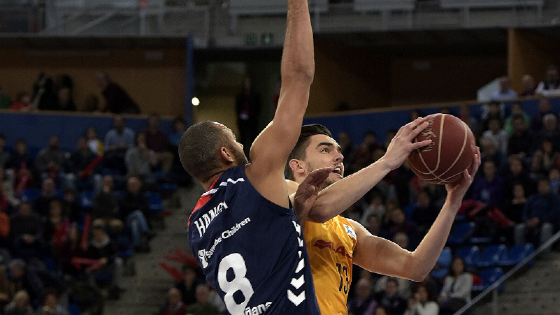 Tomas Satoransky entra a canasta ante la defensa de Adam Hanga