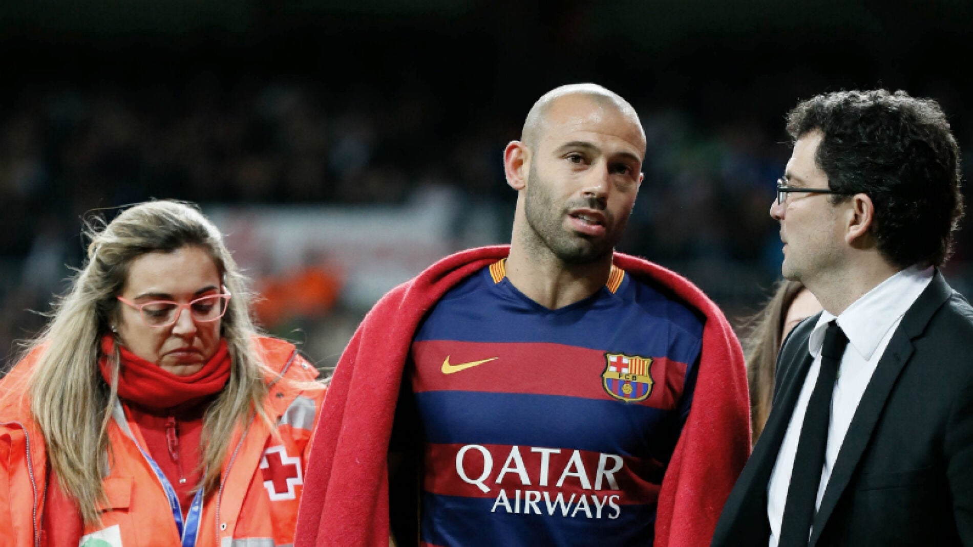 Javier Mascherano se retira lesionado del Santiago Bernab&eacute;u