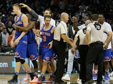 Los Knicks celebran su victoria Los Knicks celebran su victoria